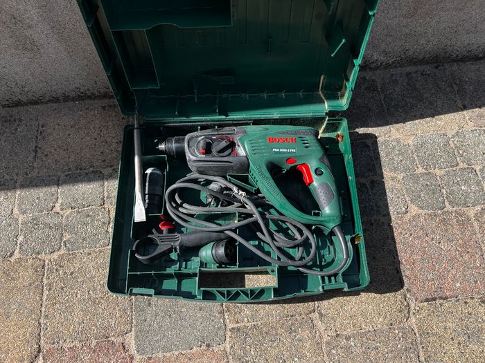 Bosch PBH 3000-2 FRE Hammer Drill in Case