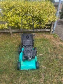 Self drive petrol lawnmower 18 inch blade start easy runs perfect