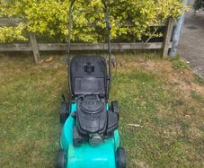 Self drive petrol lawnmower 18 inch blade start easy runs perfect