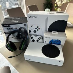 Xbox series S bundle - new - barely used