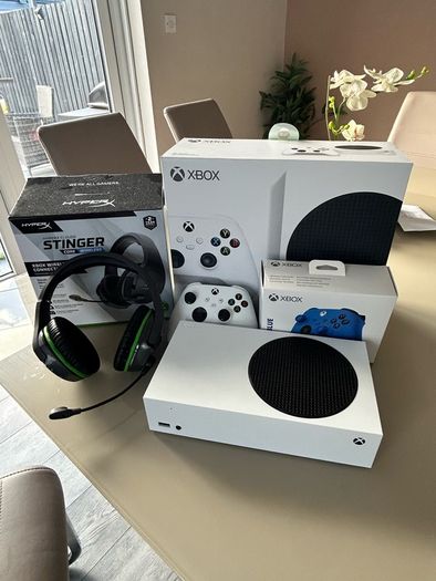 Xbox series S bundle - new - barely used