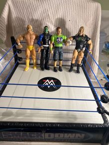 Wwe Superstar Raw Ring with 4 figures