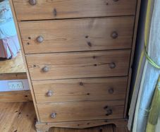 Chest of drawers