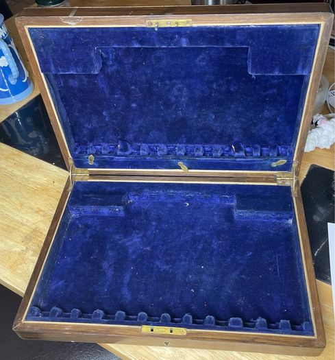 1 antique wooden display box