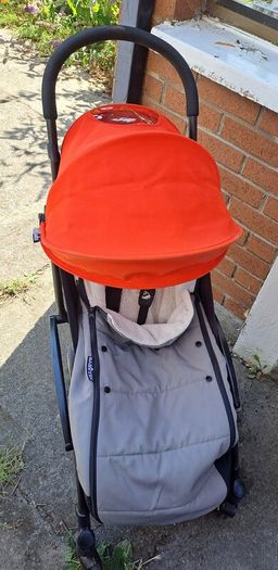 Babyzen yoyo with newborn bassinet