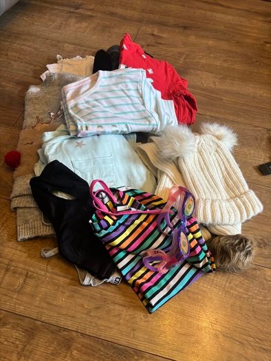 Bundle of aged 8-9 girls clothes