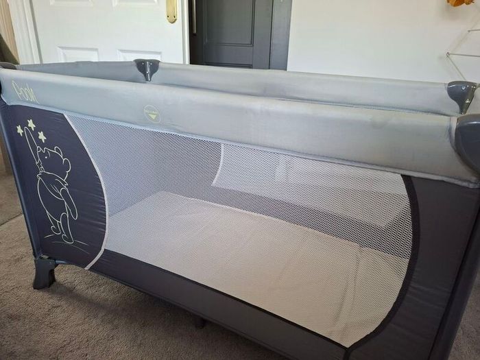 hauck travel cot with mattress