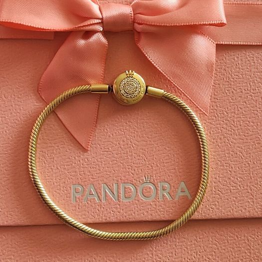 Pandora Moments sparkly crown snake bracelet