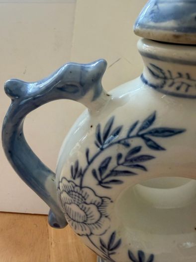 China - Ring Shape Chinese Vessal
