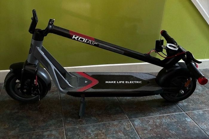 NEW e-scooter LIGHTWEIGHT 12kg!!! NIU KQiAir 25km/h FOLDABLE 50km range FAST CHARGING wide deck, handlebars and tires