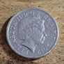 Great Britain UK 2012 One Pound Elizabeth II Coin, Royal Shield - free standard postage Image 2