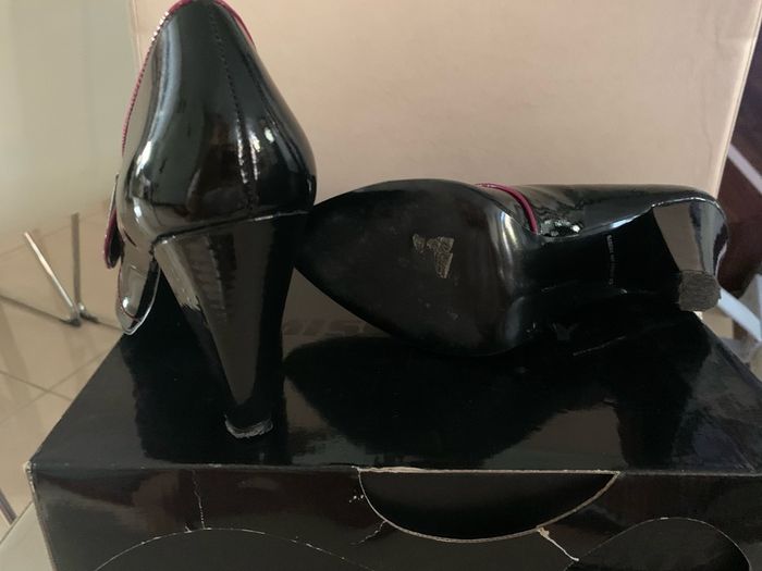 ladys shoes  size 6.