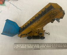 Dinky / Meccano 964. Supertoys. Elevator loader with hopper and chute