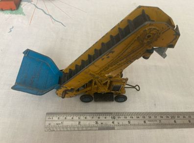 Dinky / Meccano 964. Supertoys. Elevator loader with hopper and chute