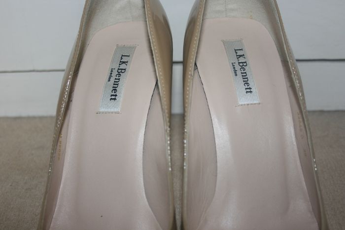 LK Bennett Nude Patent Round Toe Court Shoes  Like New - EU 39/U.K. 6