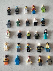 Collection of 25 assorted Lego minifigures