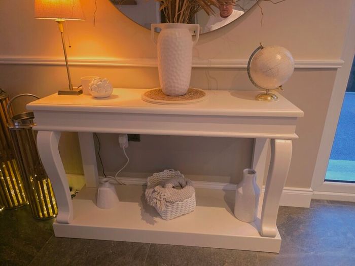 Scroll Console Table