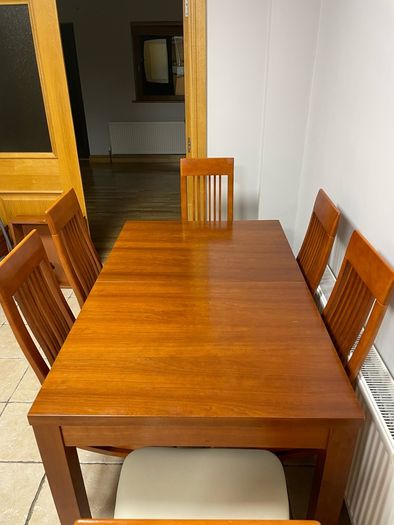 Kitchen dinning table and 6 chairs