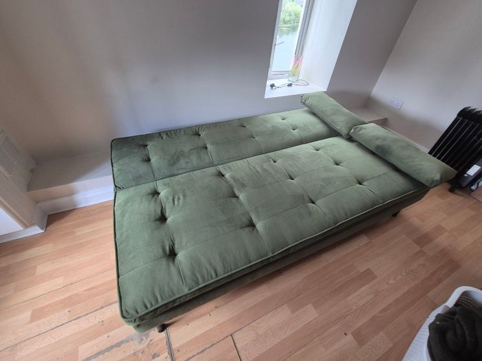 Vibrant green Swyft sofa bed couch with matching pillows (Colour not accurately reflected in own pictures, see listing for brands original pictures)