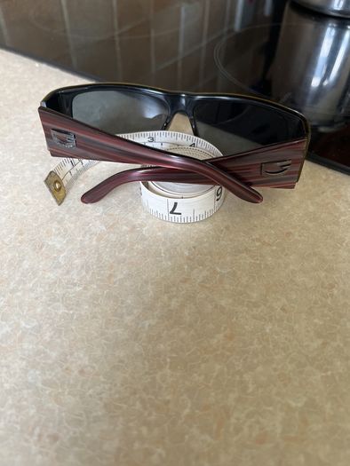 Vintage Guess sunglasses with Olive Green frame & redish Tempkearm