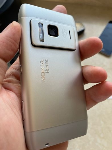 Nokia N8 silver (Sim free unlocked)