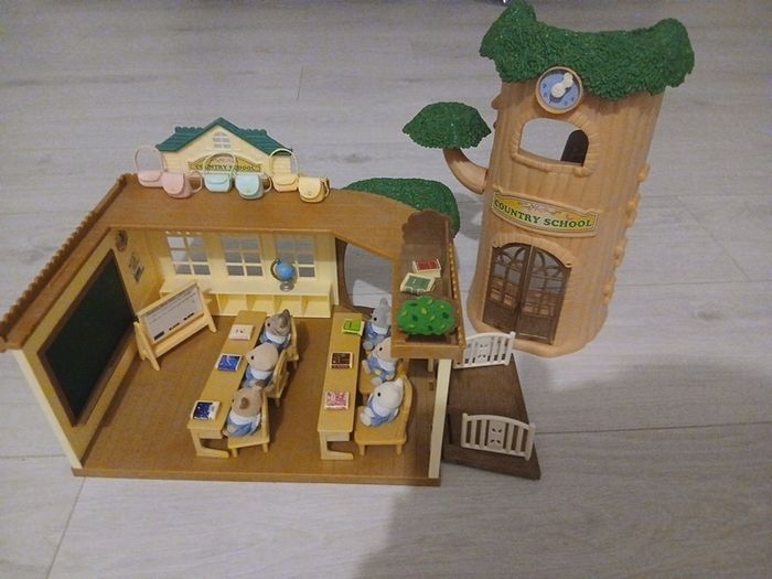 Sylvanian Families Country Tree School and Sylvanian Families Nursery Playmates Babies Set.