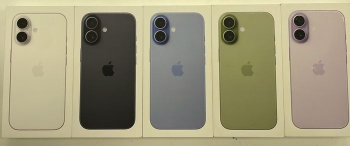 iPhone 17,256GB (IRISH STOCK) ALL COLOURS AVAILABLE Brand New Sealed Unlocked 1 year Apple Warranty Free Screen Protector and Phone Cover RECEIPT