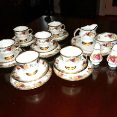 Stunning ARKLOW Cottage Roses teaset