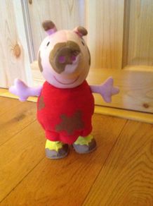 Peppa a Pig Jumping in Muddy Puddles Peppa