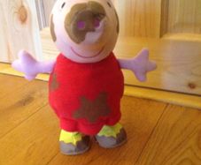 Peppa a Pig Jumping in Muddy Puddles Peppa