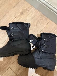 Adult Snow boots. Size 9.5