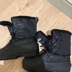 Adult Snow boots. Size 9.5