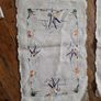 vintage embroidered table set Image 8