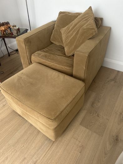 armchair & puff