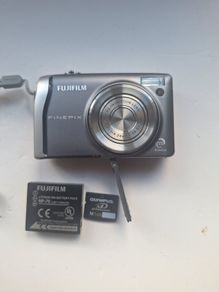 Fujifilm FinePix F40fd compact digital camera,