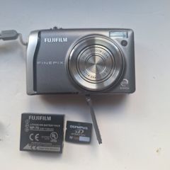 Fujifilm FinePix F40fd compact digital camera,