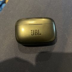 JBL Live 300TWS earphones