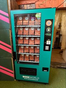 Snack vending machine