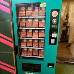 Snack vending machine