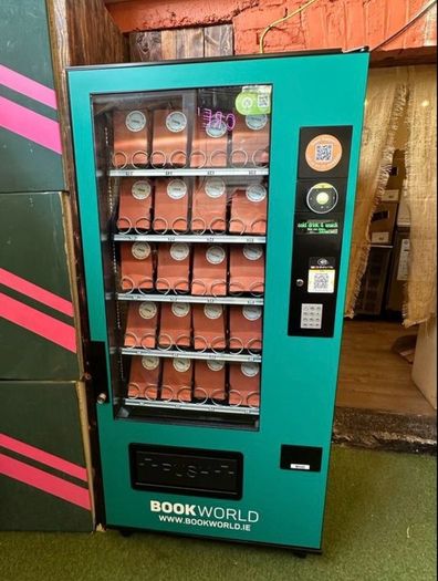 Snack vending machine