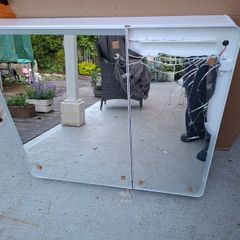 Bathroom mirror cabinet DAMAGED, FREE!!!