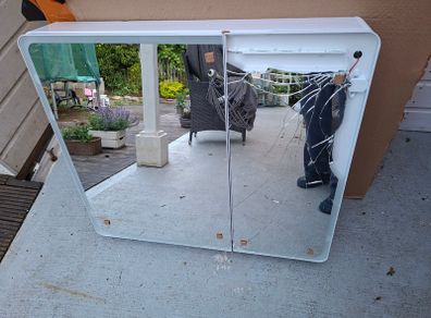 Bathroom mirror cabinet DAMAGED, FREE!!!