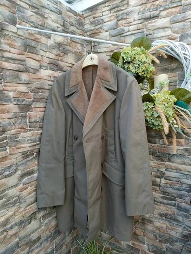 Vintage 80s JW Balfour overcoat  Size XL -XXL , measurements in the photos  Faux fur lined  Multiple pockets  Great condition for its age  Extremely warm