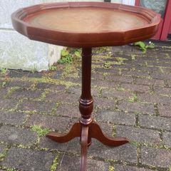 Pie crust Leather top wine table
