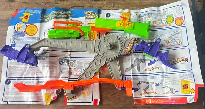 Hot Wheels WALL TRACKS Seesaw Smash Track Set Car Powered Action Rare