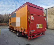 Isuzu 7.5 tonne Curtain sider with taillift