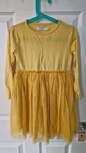 Yellow dress with tulle skirt, age 4-5