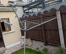 Outdoor clothes line