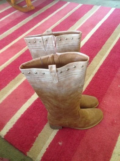 Ladies Cowboy style boots