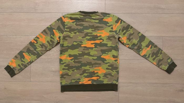 GUESS sweatshirt